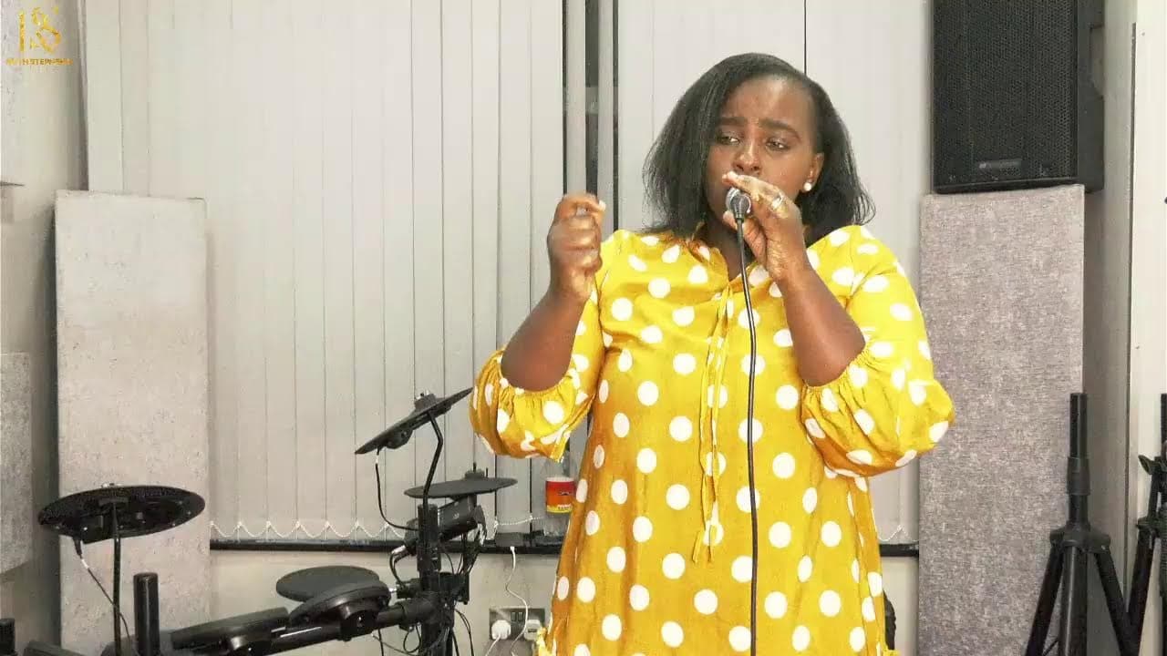 Ruth Stephens leading a Shekinah worship session